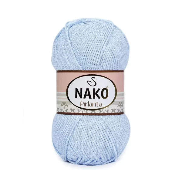Nako Pırlanta ile örülen her detay, tüylenmez yapısı ve zarif dokusuyla öne çıkar. Şıklığı ve hafifliğiyle örgü projelerinize benzersiz bir dokunuş katın. Moda ve konforun bir araya geldiği Nako Pırlanta ile örgü dünyasına özel bir parıltı ekleyin!