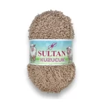 Sultan Kuzucuk Anakuzusu İpi ile örülen projeler, sıcak renkleri ve yumuşak dokusuyla dikkat çekiyor. El yapımı çantalar ve sevimli amigurumi oyuncaklar için ideal bir tercih!